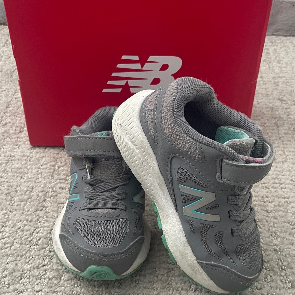 New Balance Kids' Gray Sneakers (wide & size 7)